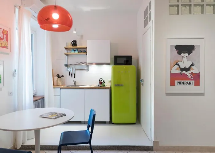 Xenia s - Stylish Colorful Apt- Upbeat & Well-Connected Area